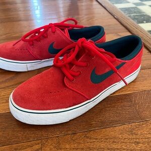 Nike Men's Red and Black Sneakers